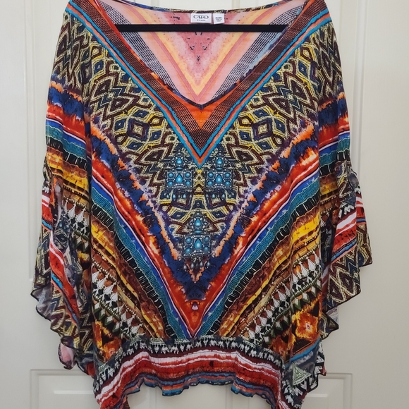 Colorful Geometric Patterned Top - Picture 4 of 15